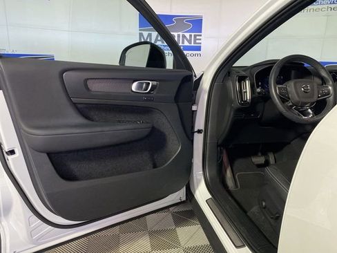 Used 2023 Volvo XC40 B5 Plus AWD/4WD image 29