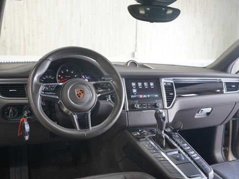 Used 2018 Porsche Macan AWD/4WD image 13