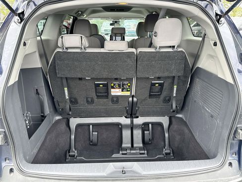 Used 2024 Toyota Sienna LE image 23