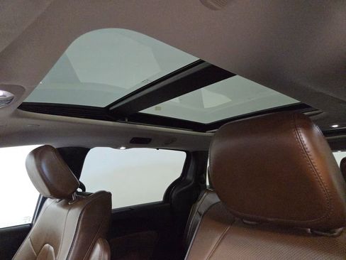 Used 2018 Chrysler Pacifica Limited w/ Advanced Safetytec Group image 9