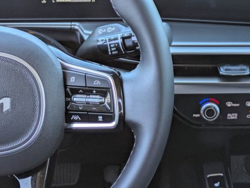 Certified 2025 Kia Sorento S w/ Panoramic Sunroof Package image 23