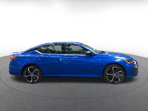 Used 2025 Nissan Altima 2.5 SR image 8