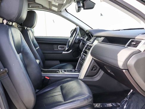 Used 2018 Land Rover Discovery Sport HSE image 17