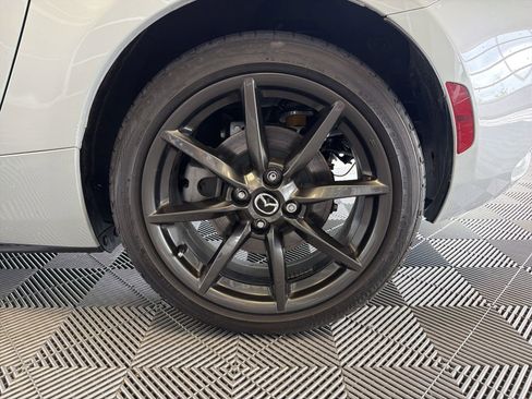 Used 2016 MAZDA MX-5 Miata Club RWD image 9