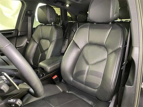 Used 2025 Porsche Macan image 5