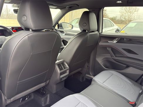 New 2026 Volkswagen Tiguan SE R-Line image 30