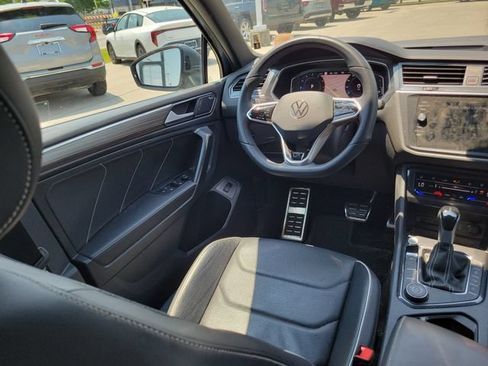 Used 2022 Volkswagen Tiguan SEL R-Line AWD/4WD image 16