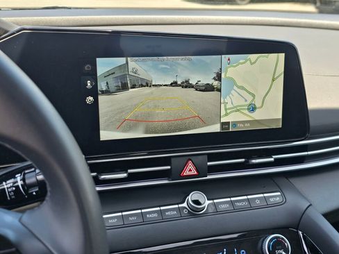Used 2025 Hyundai Elantra Limited FWD image 36