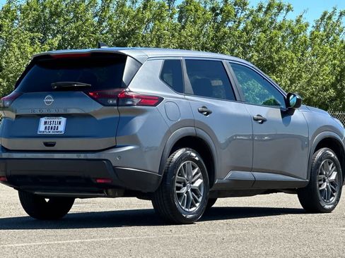 Used 2024 Nissan Rogue S FWD image 3
