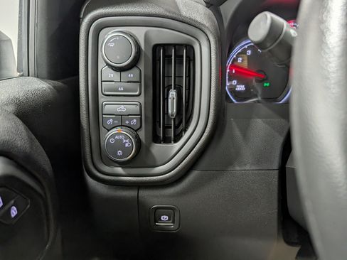 Used 2022 Chevrolet Silverado 2500 Custom image 24