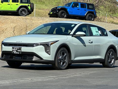 New 2026 Kia K4 LXS image 8