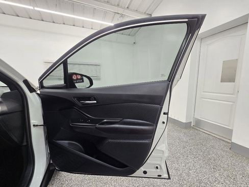 Used 2018 Toyota C-HR XLE image 32