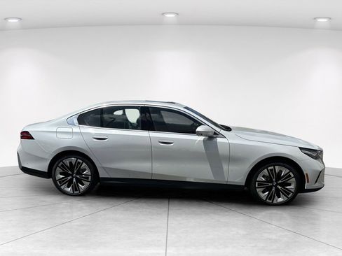New 2026 BMW 530i xDrive AWD/4WD image 3