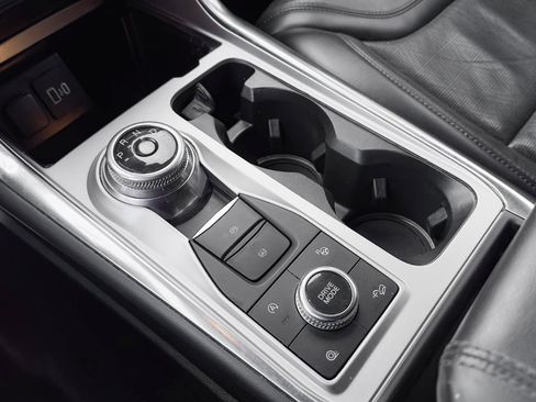 Certified 2020 Ford Explorer Platinum w/ Premium Technology Package image 20