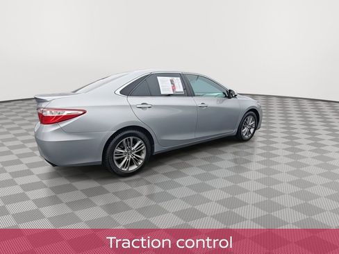 Used 2015 Toyota Camry SE image 9