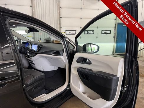 Used 2023 Chrysler Pacifica Touring-L w/ Uconnect Theater Family Group AWD/4WD image 57