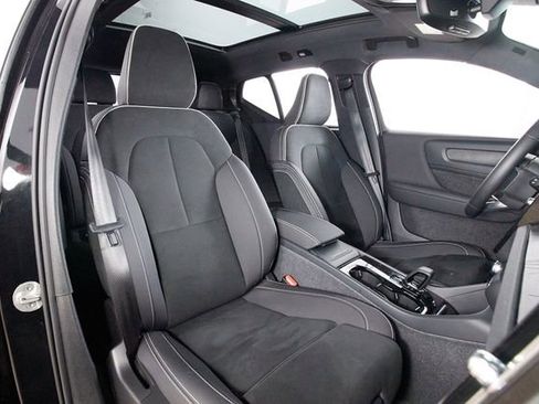 Used 2024 Volvo XC40 Recharge Plus w/ Protection Package Premier AWD/4WD image 17