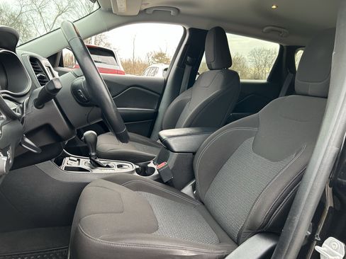 Used 2020 Jeep Cherokee Latitude w/ Cold Weather Group image 21