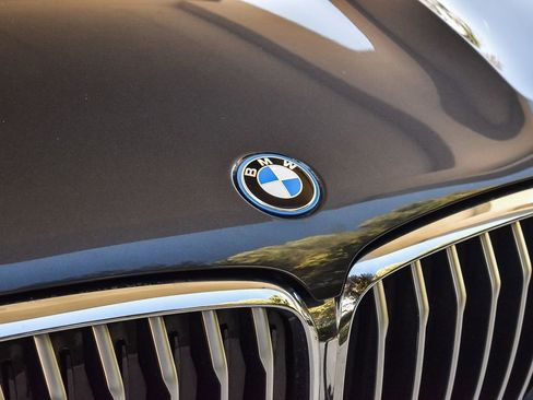 Used 2022 BMW X5 xDrive45e w/ M Sport Package image 9