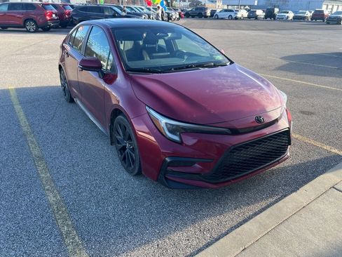 Used 2023 Toyota Corolla SE image 3
