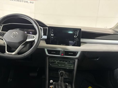 Used 2025 Volkswagen Taos SE w/ Panoramic Sunroof Package AWD/4WD image 22