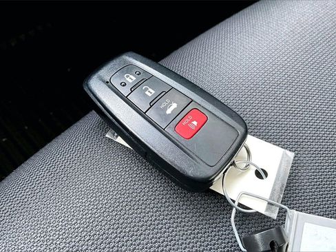 Used 2022 Toyota Corolla LE image 11