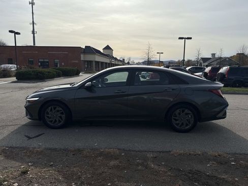 Certified 2024 Hyundai Elantra SEL image 8