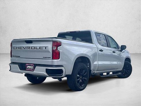 Used 2021 Chevrolet Silverado 1500 Custom image 2
