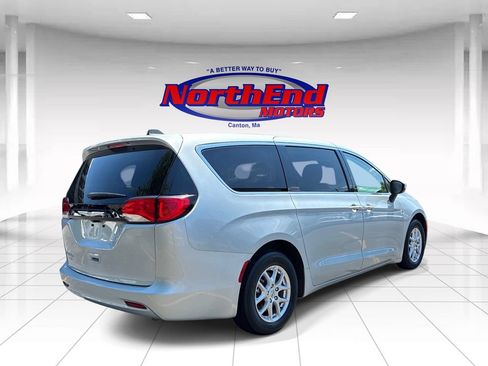 Used 2023 Chrysler Voyager LX FWD image 7