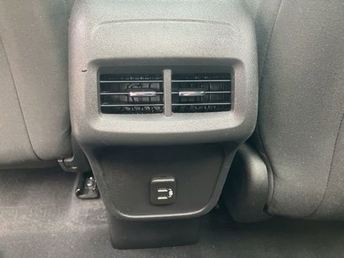 Used 2022 Chevrolet Equinox LT image 33