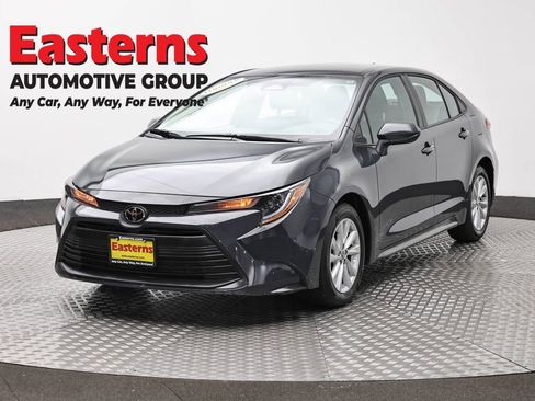 Used 2026 Toyota Corolla LE w/ LE Premium Package FWD image 1