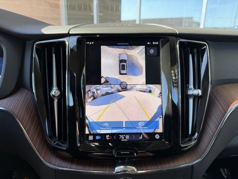 Used 2024 Volvo XC60 B5 Plus w/ Protection Package Premier image 19