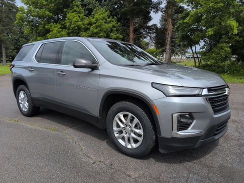 Used 2023 Chevrolet Traverse LS AWD/4WD image 1