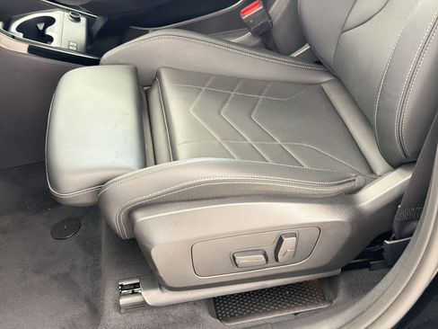 Used 2025 BMW X1 xDrive28i w/ M Sport Package AWD/4WD image 14