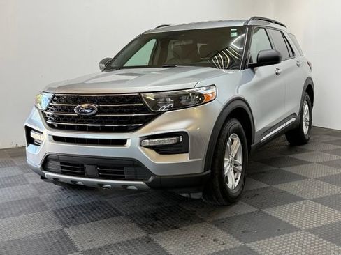 Used 2020 Ford Explorer XLT w/ Equipment Group 202A AWD/4WD image 5