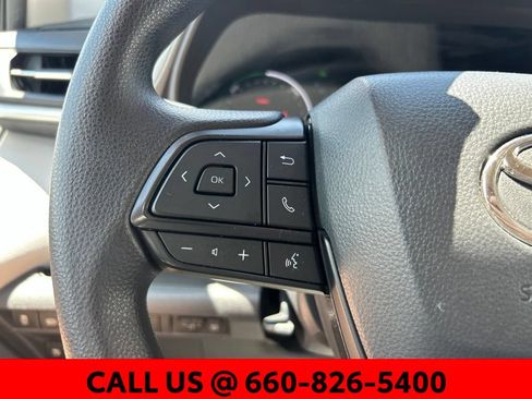 Used 2025 Toyota Sienna LE AWD/4WD image 16