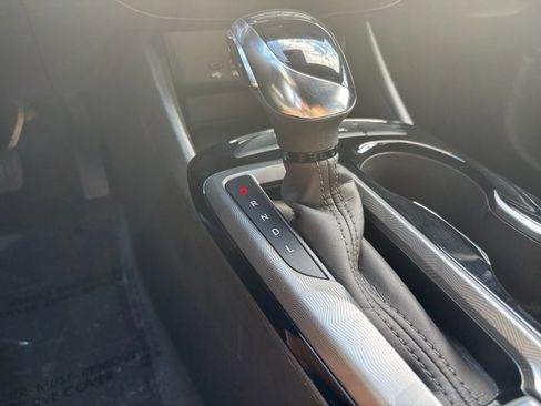 Used 2025 Buick Envista Sport Touring image 41