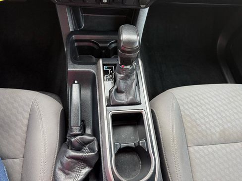 Used 2020 Toyota Tacoma SR5 RWD image 31
