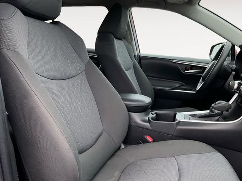 Used 2022 Toyota RAV4 XLE w/ Convenience Package image 17