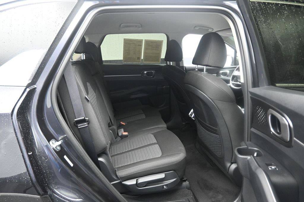 Used 2026 Kia Sorento LX FWD image 26