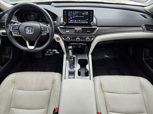 Used 2018 Honda Accord Touring image 12