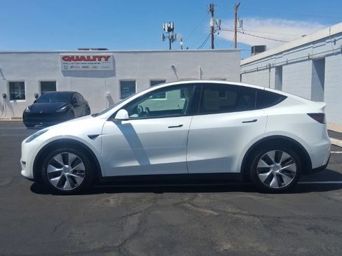Used 2023 Tesla Model Y Long Range AWD/4WD image 2