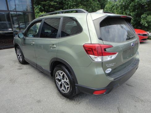 Used 2019 Subaru Forester Premium AWD/4WD image 6