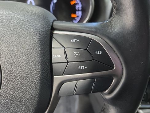 Used 2020 Jeep Grand Cherokee Altitude image 15