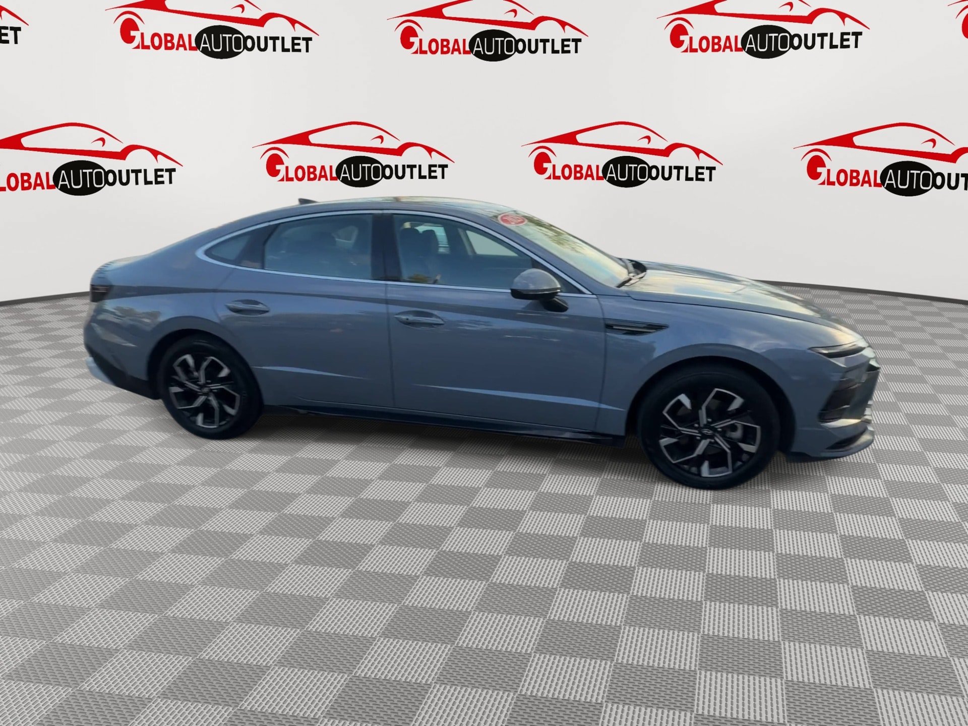 Used 2025 Hyundai Sonata SEL FWD image 2