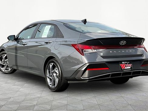 Used 2025 Hyundai Elantra Sport image 4