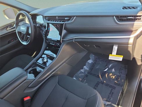 New 2025 Jeep Grand Cherokee Laredo X w/ Luxury Tech Group I image 29