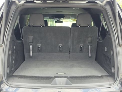 Used 2023 Chevrolet Suburban LT RWD image 11