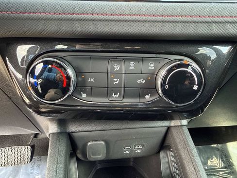 Used 2024 Chevrolet TrailBlazer RS FWD image 28