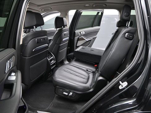 Used 2025 BMW X7 xDrive40i image 19